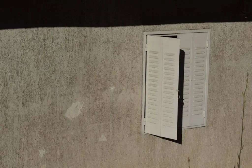 Akoestische Panelen Installeren: Praktische Gids Voor Studio's En Opnames