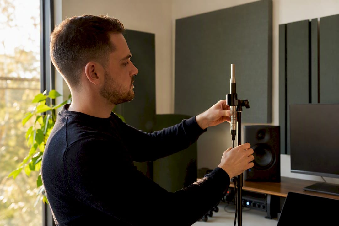 Werkt kamer correctie software en wanneer loont het echt? 5 Technicus stelt meetmicrofoon in home studio af