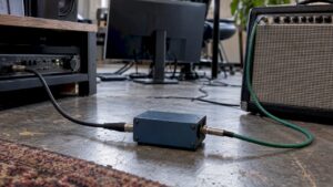 Reamp-box voor aansluiting tussen interface en gitaarversterker